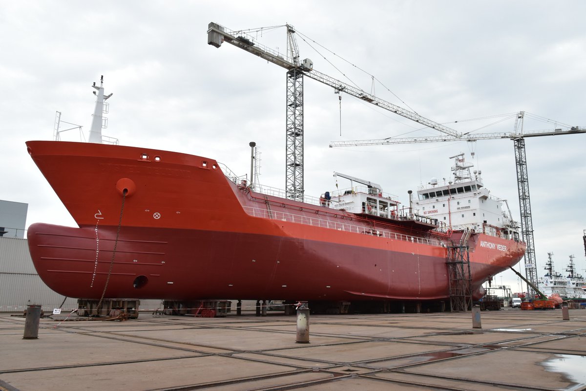 shipping-water-cargo-shipyard-maintenance-ship-maintenance-ship